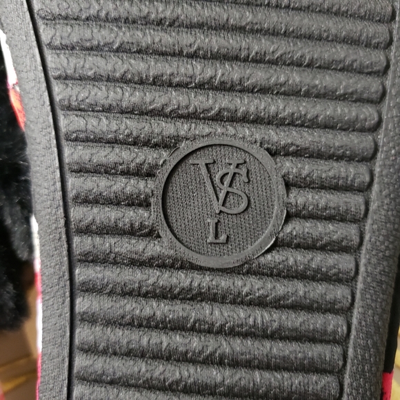 🛑 2 / $40 Sale! Victoria Secret Black Floral Slipper Set N… - Picture 12 of 14